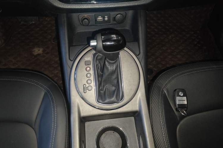 Used Kia Sportage R 2015 2.0L Automatic Two-Wheel Drive GLS Gear Lever