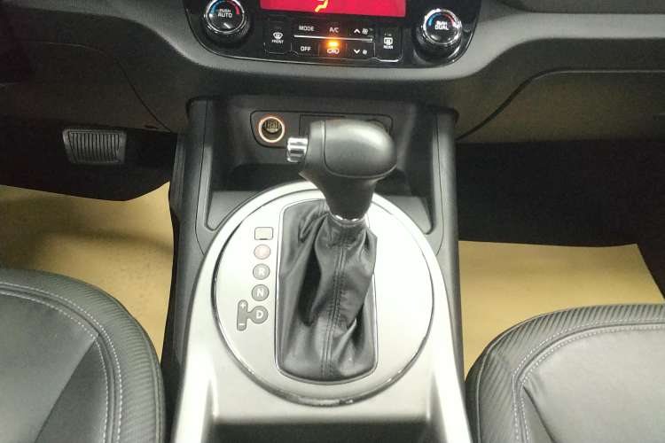 Used Kia Sportage R 2015 2.0L Automatic Two-Wheel Drive GLS Gear Lever