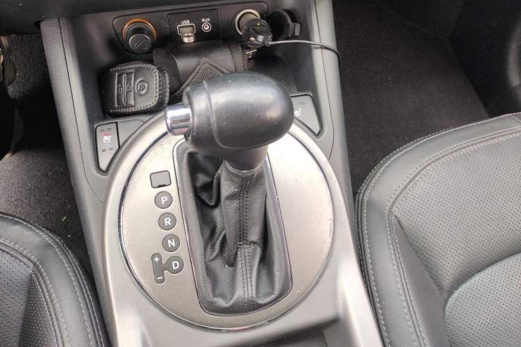 Used Kia Sportage R 2015 2.0L Automatic 2WD Premium Edition Gear Lever