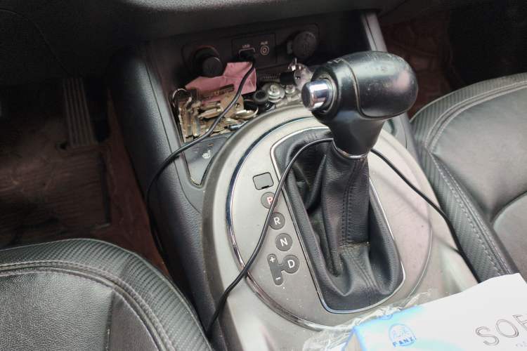 Used Kia Sportage R 2015 2.0L Automatic Two-Wheel Drive DLX Model Gear Lever