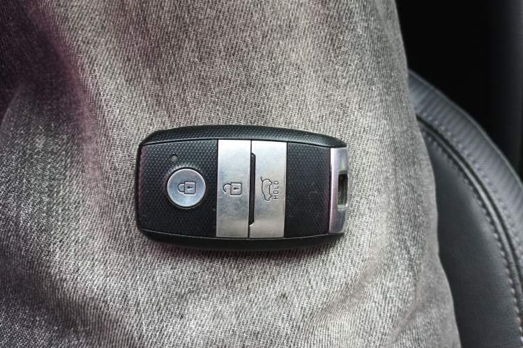 Used Kia Sportage R 2015 2.0L Automatic Two-Wheel Drive DLX Model Interior 1