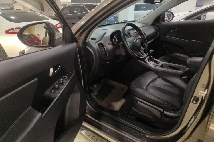 Used Kia Sportage R 2015 2.0L Automatic Two-Wheel Drive GLS Interior 3