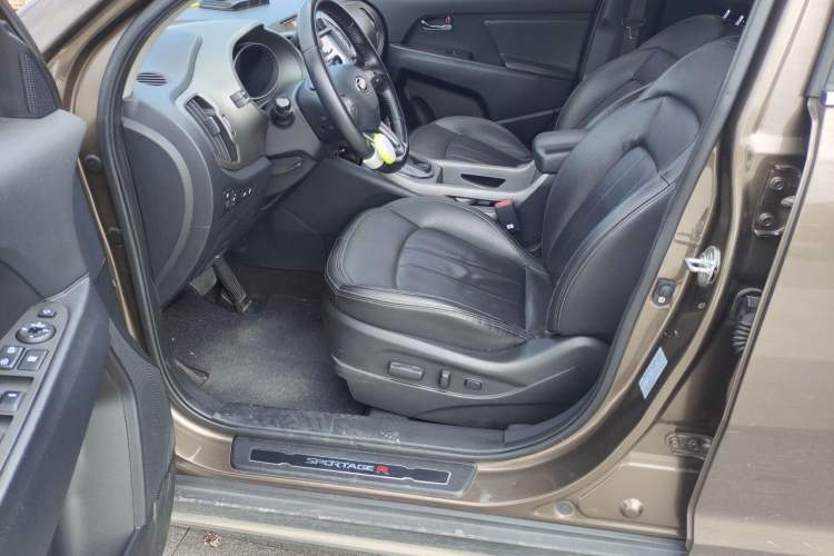 Used Kia Sportage R 2015 2.0L Automatic 2WD Premium Edition Interior 3