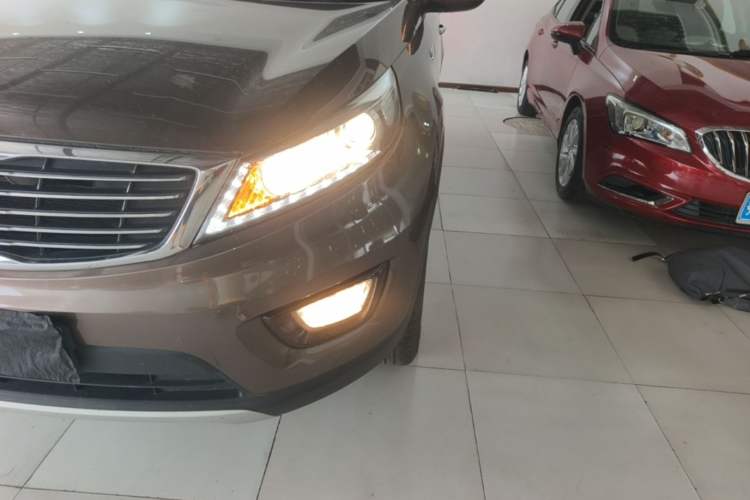Used Kia Sportage R 2015 2.0L Automatic Two-Wheel Drive DLX Model Left Front Headlight