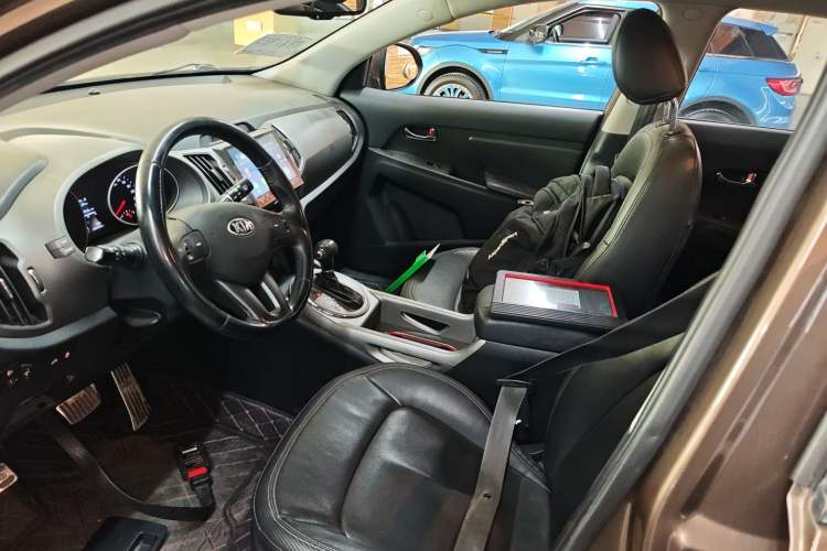 Used Kia Sportage R 2015 2.0L Automatic Two-Wheel Drive DLX Model Left Front Seat