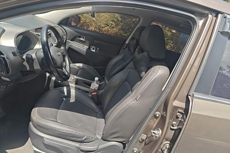 Used Kia Sportage R 2015 2.0L Automatic Two-Wheel Drive DLX Model Left Front Seat