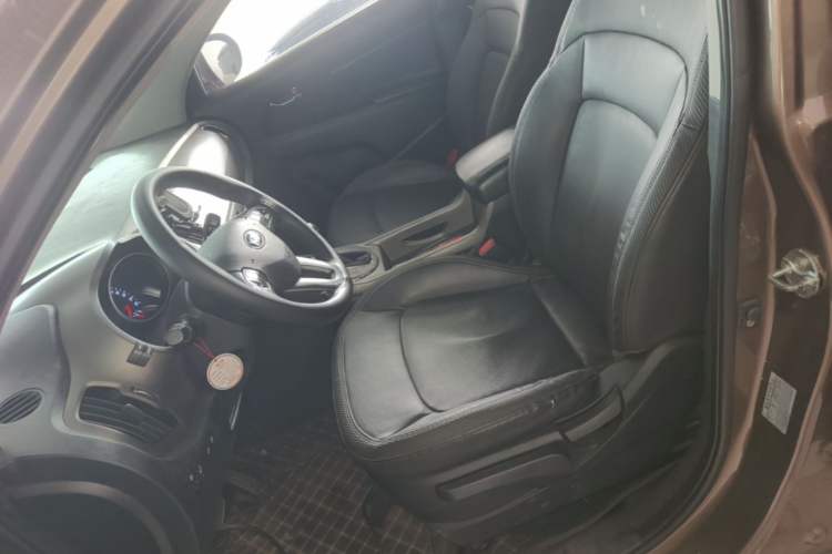 Used Kia Sportage R 2015 2.0L Automatic Two-Wheel Drive DLX Model Left Front Seat