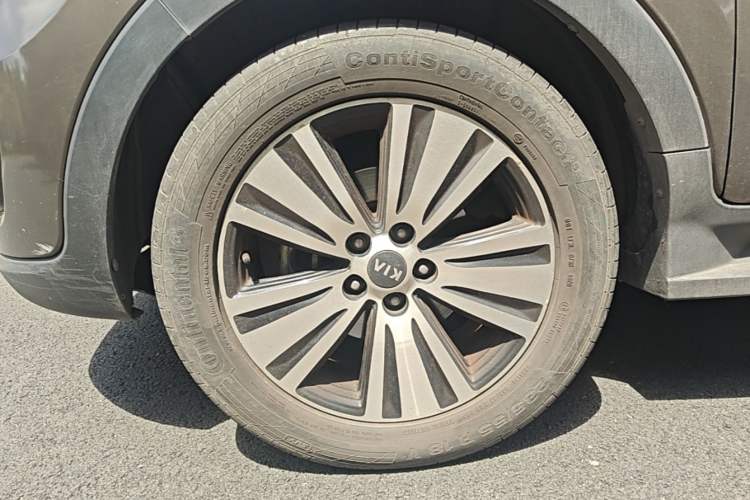 Used Kia Sportage R 2015 2.0L Automatic Two-Wheel Drive DLX Model Left Front Wheel Hub