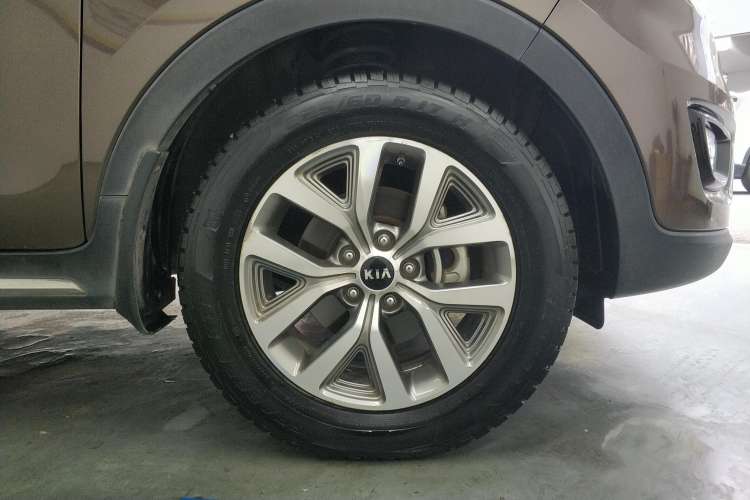 Used Kia Sportage R 2015 2.0L Automatic Two-Wheel Drive GLS Left Front Wheel Hub