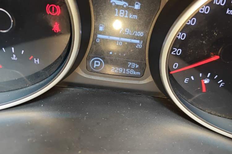 Used Kia Sportage R 2015 2.0L Automatic Two-Wheel Drive GLS Odometer Close Up