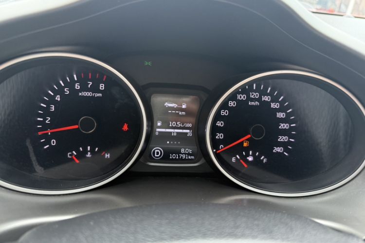 Used Kia Sportage R 2015 2.0L Automatic Two-Wheel Drive GLS Odometer Close Up