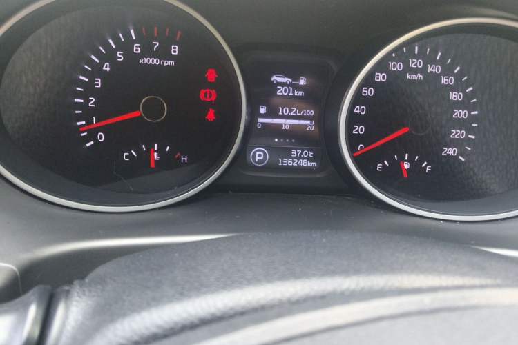 Used Kia Sportage R 2015 2.0L Automatic Two-Wheel Drive DLX Model Odometer Close Up