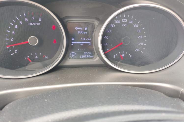 Used Kia Sportage R 2015 2.0L Automatic 2WD Premium Edition Odometer Close Up