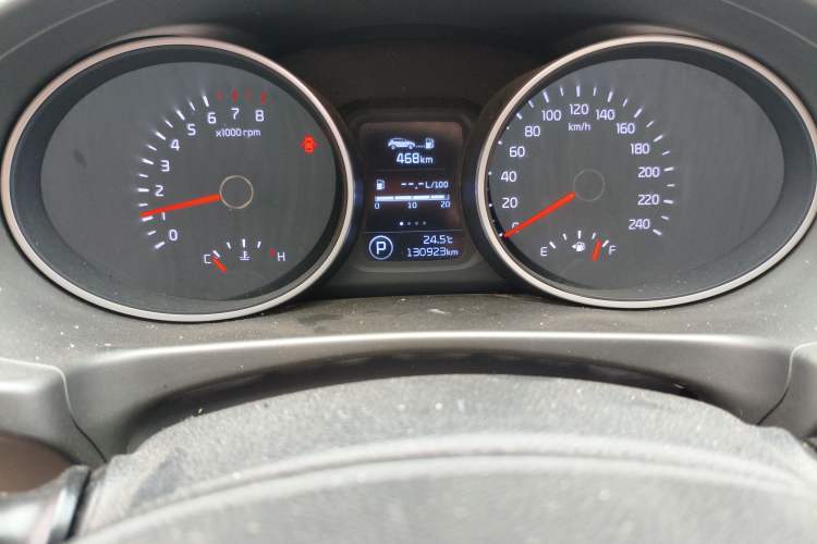 Used Kia Sportage R 2015 2.0L Automatic Two-Wheel Drive DLX Model Odometer Close Up
