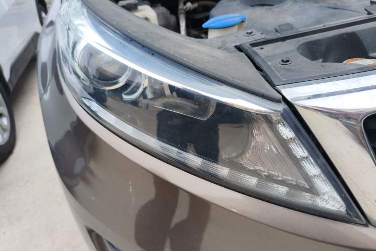 Used Kia Sportage R 2015 2.0L Automatic Two-Wheel Drive DLX Model Right Front Headlight