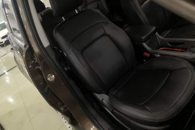 Used Kia Sportage R 2015 2.0L Automatic Two-Wheel Drive GLS Right Front Seat