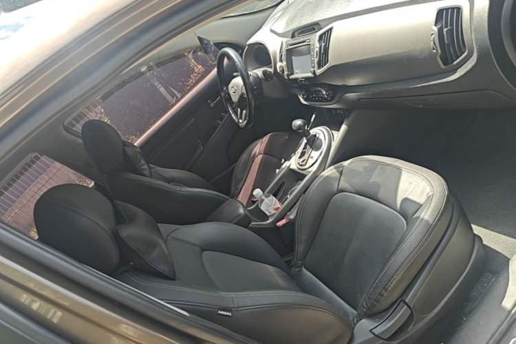 Used Kia Sportage R 2015 2.0L Automatic Two-Wheel Drive DLX Model Right Front Seat