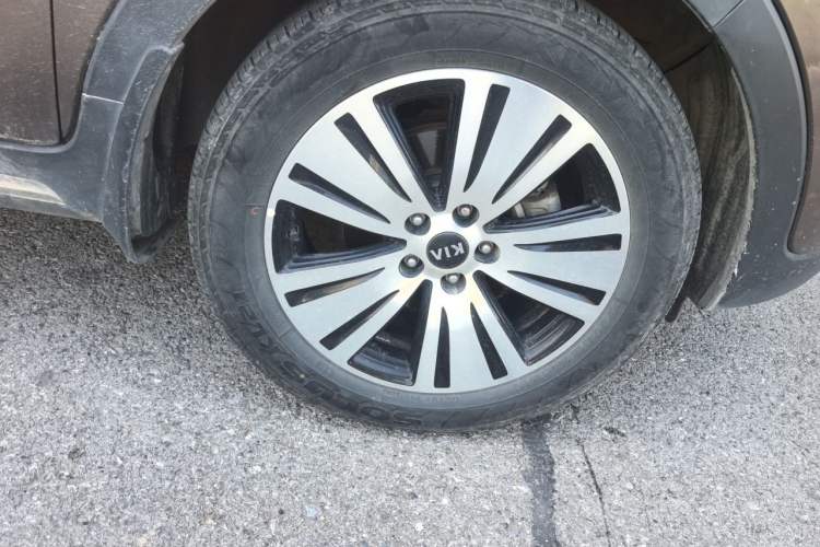 Used Kia Sportage R 2015 2.0L Automatic Two-Wheel Drive DLX Model Right Front Wheel Hub