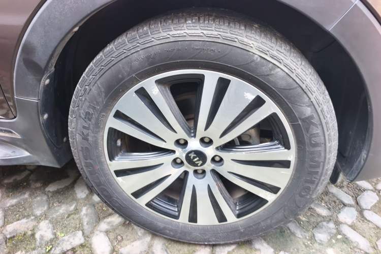 Used Kia Sportage R 2015 2.0L Automatic Two-Wheel Drive GLS Right Front Wheel Hub