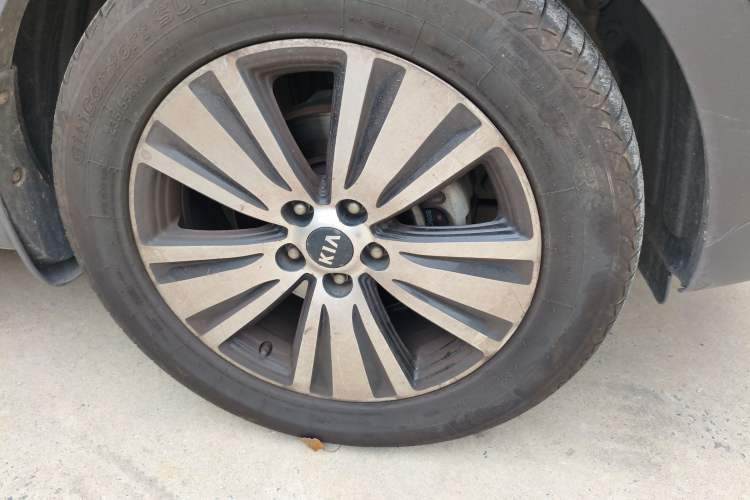Used Kia Sportage R 2015 2.0L Automatic Two-Wheel Drive DLX Model Right Front Wheel Hub