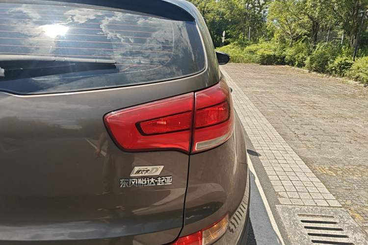 Used Kia Sportage R 2015 2.0L Automatic Two-Wheel Drive DLX Model Right Rear Taillight