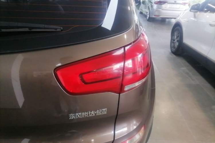 Used Kia Sportage R 2015 2.0L Automatic Two-Wheel Drive DLX Model Right Rear Taillight