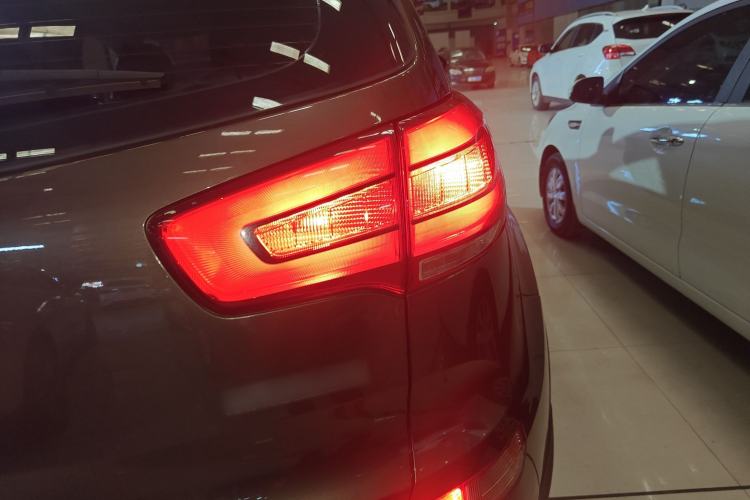 Used Kia Sportage R 2015 2.0L Automatic Two-Wheel Drive GLS Right Rear Taillight