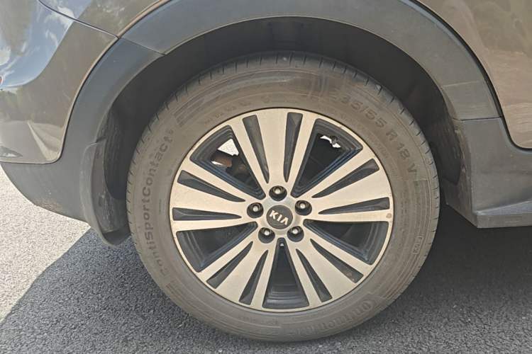 Used Kia Sportage R 2015 2.0L Automatic Two-Wheel Drive DLX Model Right Rear Wheel Hub