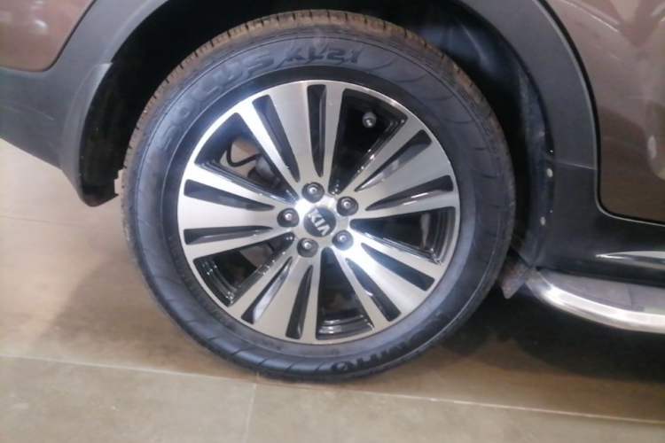 Used Kia Sportage R 2015 2.0L Automatic Two-Wheel Drive DLX Model Right Rear Wheel Hub