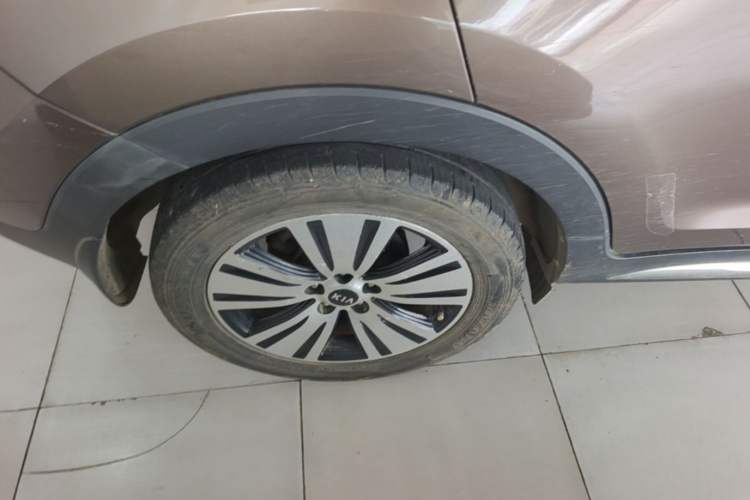 Used Kia Sportage R 2015 2.0L Automatic Two-Wheel Drive DLX Model Right Rear Wheel Hub