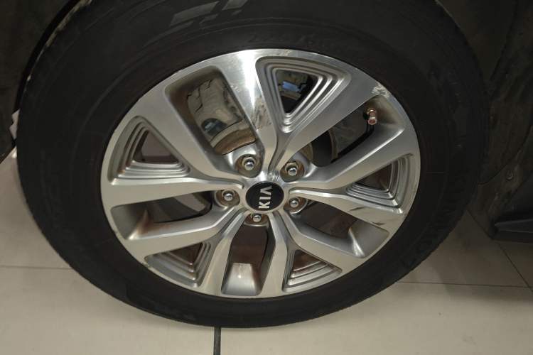 Used Kia Sportage R 2015 2.0L Automatic Two-Wheel Drive GLS Right Rear Wheel Hub