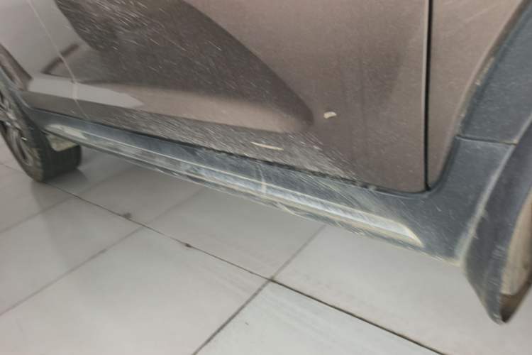 Used Kia Sportage R 2015 2.0L Automatic Two-Wheel Drive DLX Model Right Side Sill