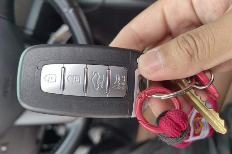 Used Kia Sportage R 2015 2.0L Automatic Two-Wheel Drive DLX Model Vehicle Key