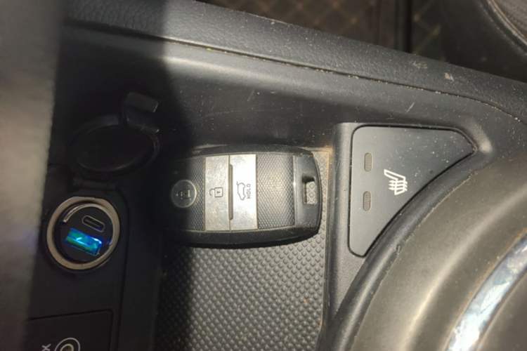 Used Kia Sportage R 2015 2.0L Automatic Two-Wheel Drive DLX Model Vehicle Key