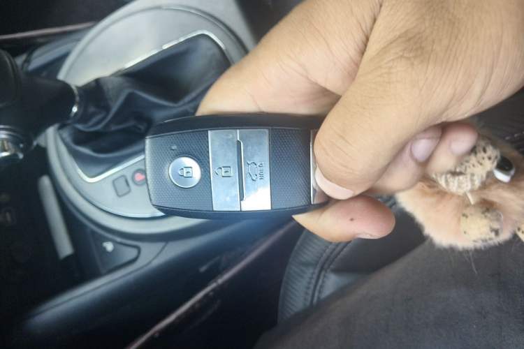 Used Kia Sportage R 2015 2.0L Automatic Two-Wheel Drive DLX Model Vehicle Key