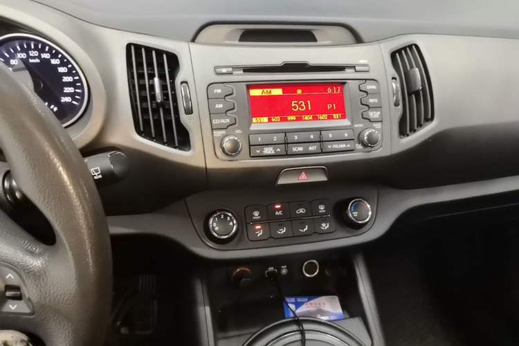 Used Kia Sportage R 2016 2.0L Manual Two-Wheel Drive GL Trim Audio And AC Panel
