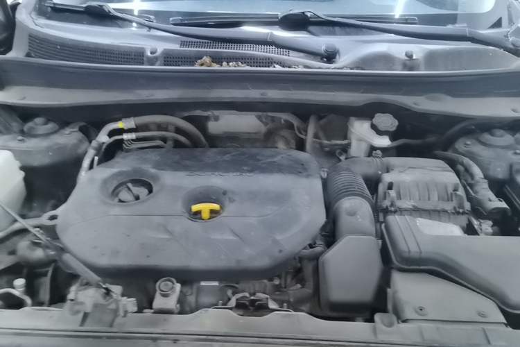 Used Kia Sportage R 2016 2.0L Manual Two-Wheel Drive GL Trim Engine Bay