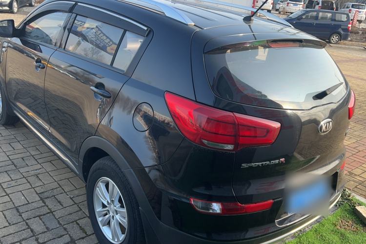 Used Kia Sportage R 2016 2.0L Manual Two-Wheel Drive GL Trim Exterior 5