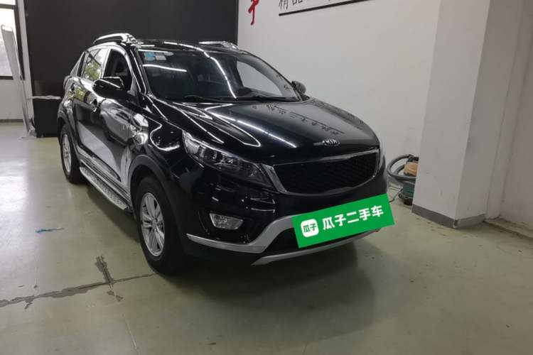 Used Kia Sportage R 2016 2.0L Manual Two-Wheel Drive GL Trim Front Right 45 Deg