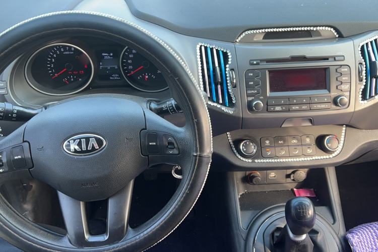 Used Kia Sportage R 2016 2.0L Manual Two-Wheel Drive GL Trim Interior 3