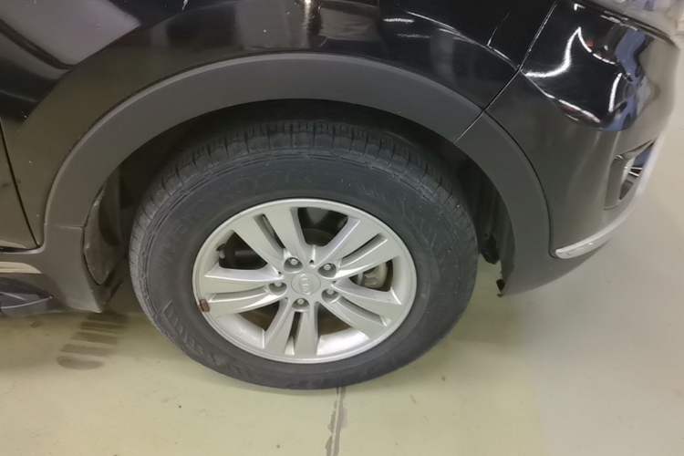 Used Kia Sportage R 2016 2.0L Manual Two-Wheel Drive GL Trim Right Front Wheel Hub