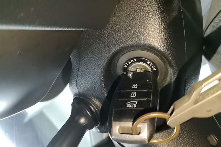 Used Kia Sportage R 2016 2.0L Manual Two-Wheel Drive GL Trim Vehicle Key