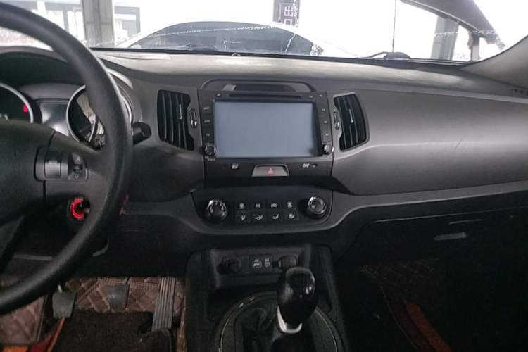 Used Kia Sportage R 2016 2.0L Manual Two-Wheel Drive GL Trim Audio And AC Panel