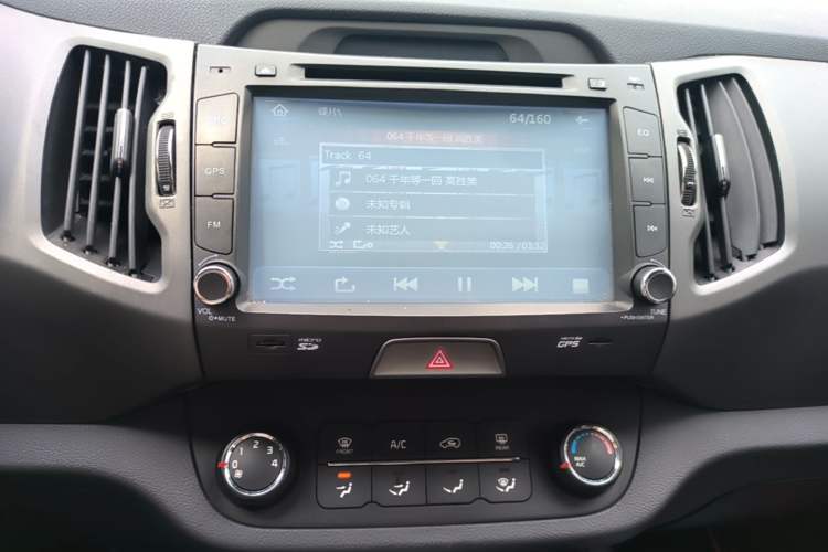 Used Kia Sportage R 2016 2.0L Manual Two-Wheel Drive GL Trim Audio And AC Panel
