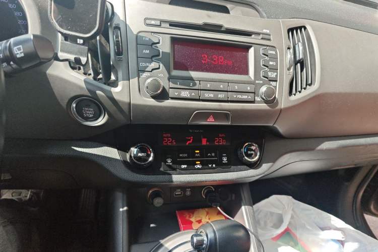 Used Kia Sportage R 2016 2.0L Automatic Two-Wheel Drive GLS Trim Audio And AC Panel