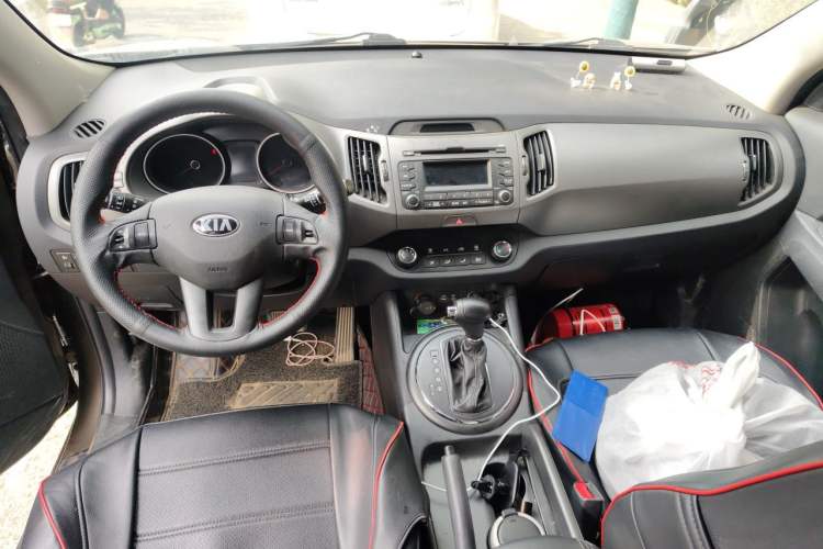 Used Kia Sportage R 2016 2.0L Automatic Two-Wheel Drive GL Center Console