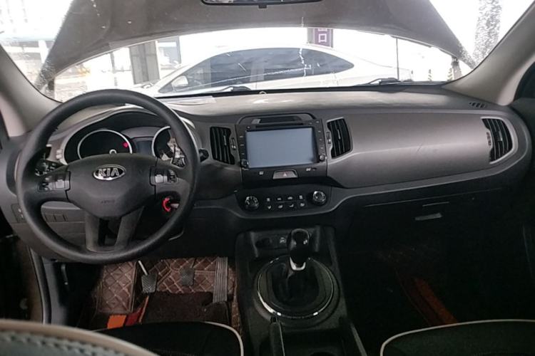 Used Kia Sportage R 2016 2.0L Manual Two-Wheel Drive GL Trim Center Console