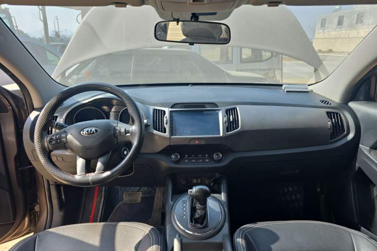 Used Kia Sportage R 2016 2.0L Automatic Two-Wheel Drive GL Center Console