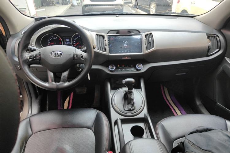 Used Kia Sportage R 2016 2.0L Automatic Two-Wheel Drive GL Center Console