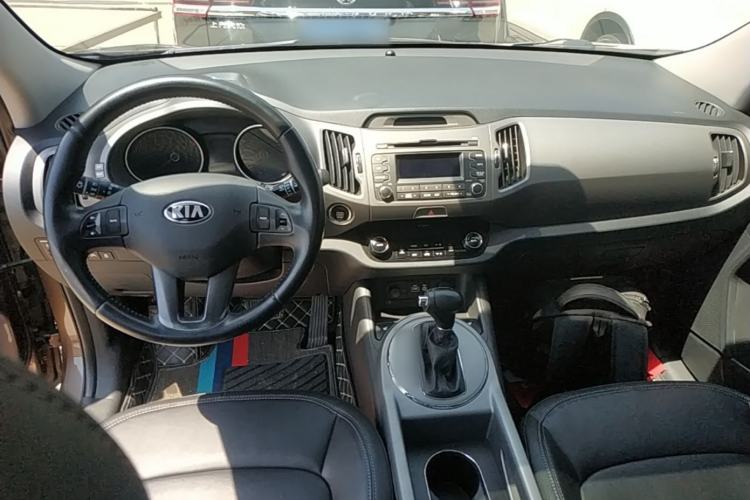 Used Kia Sportage R 2016 2.0L Automatic Two-Wheel Drive DLX Center Console